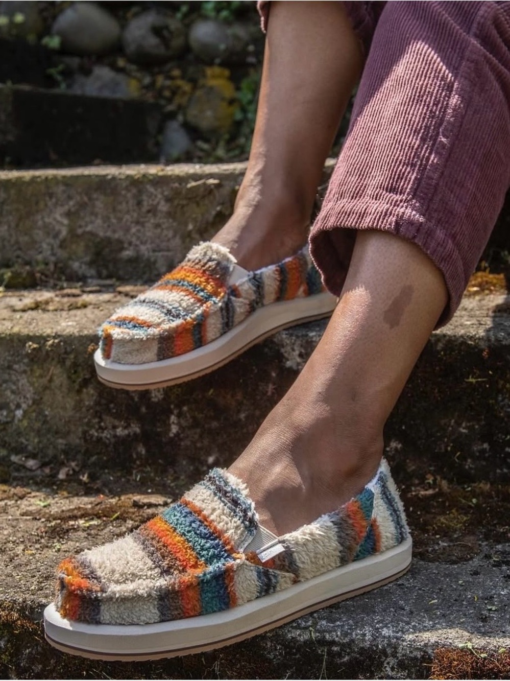 Sanuk Donna ST Striped Sherpa Fleece Slip On Loafers Shoes Beige Multi Women 9